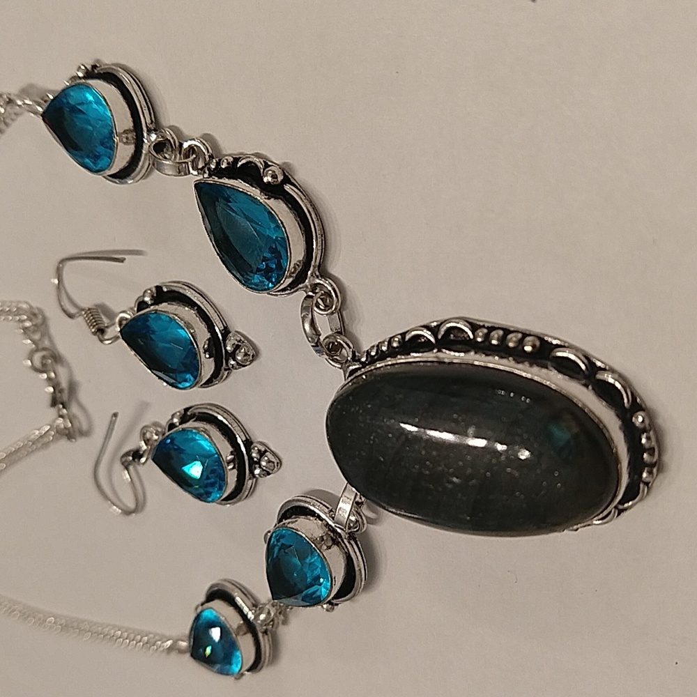 Labradorite and blue topaz set